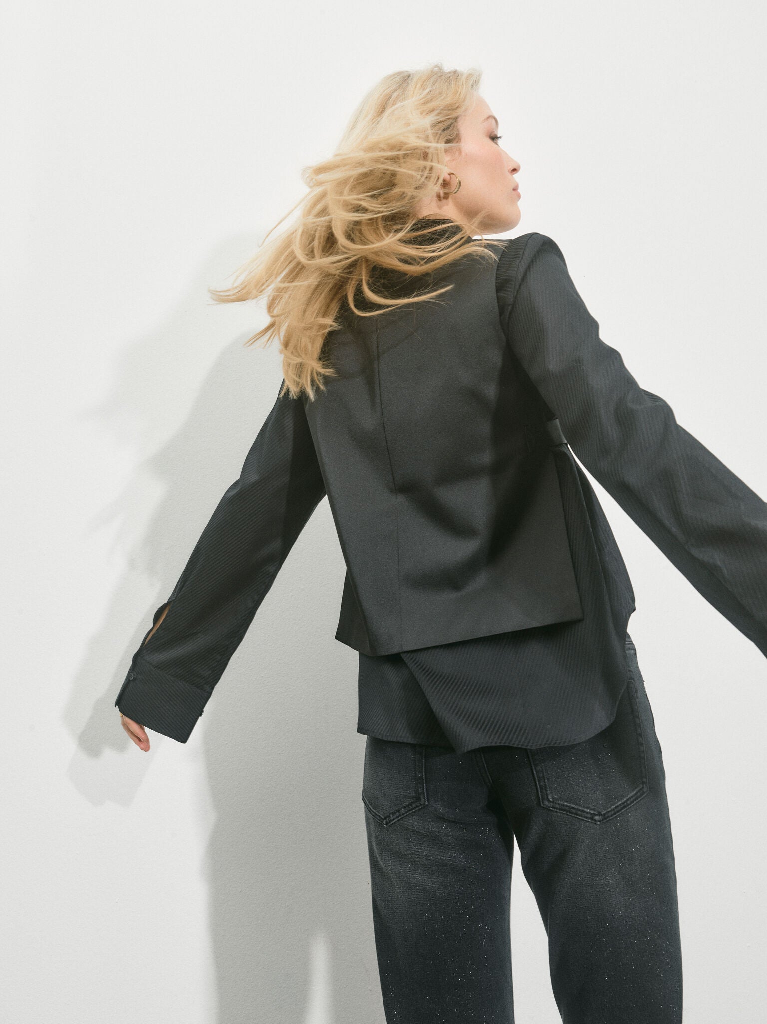 Modelshot / Black / Detail